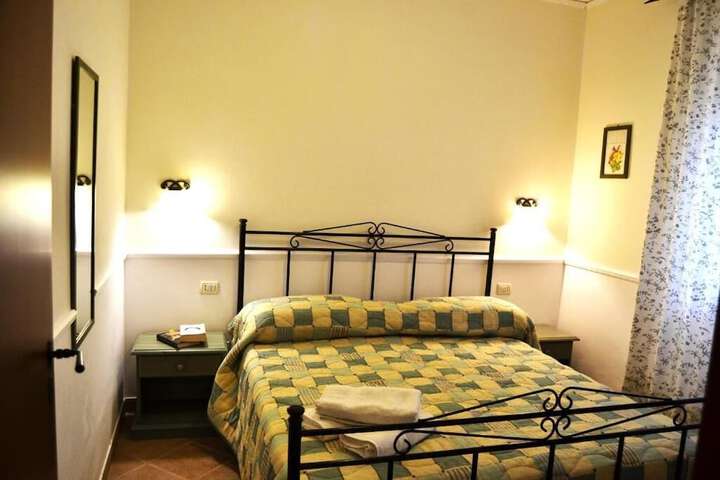 Room 2 of 61