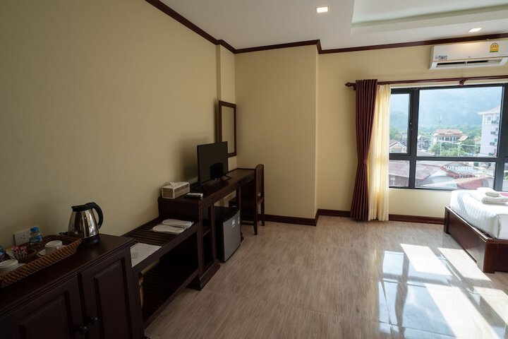 Room 17 of 34