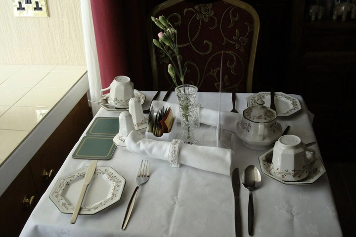 Dining 17 of 19
