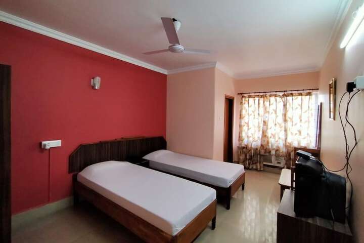 Room 10 of 12