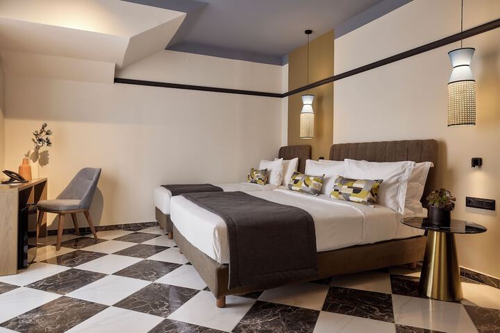 Room 25 of 118