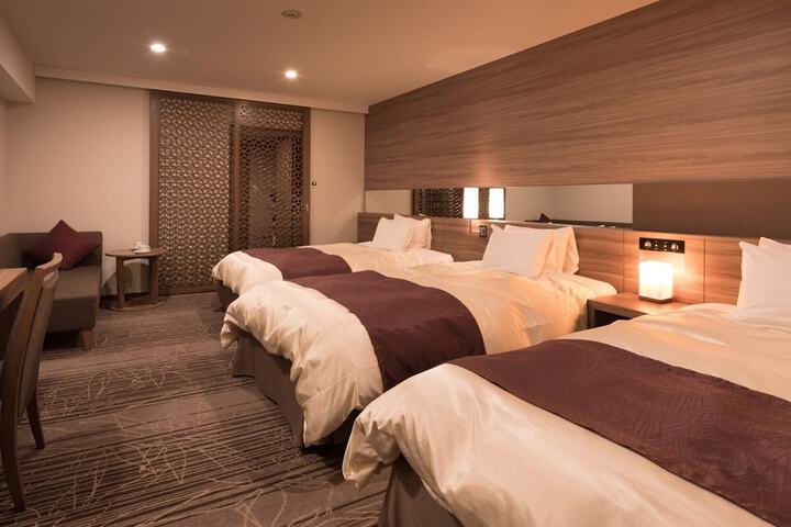 Room 8 of 38