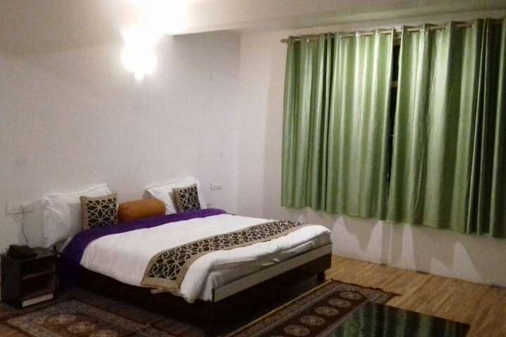 Room 13 of 24