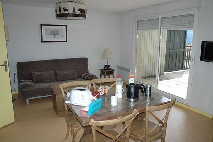 Room 5 of 12