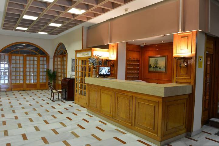 Entrance & Lobby