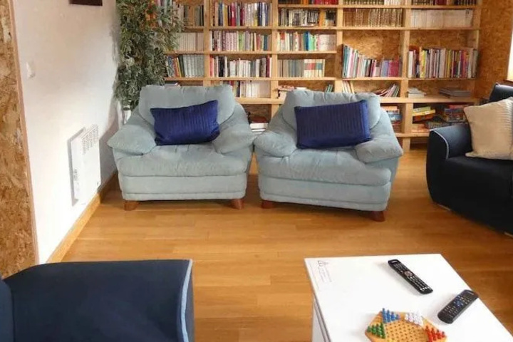 Room 6 of 10