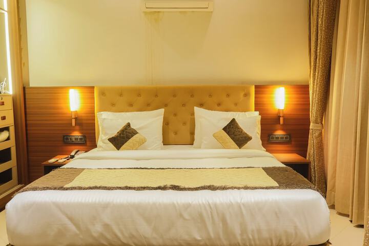 Room 28 of 65