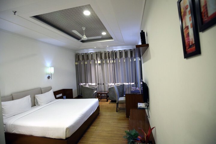 Room 10 of 19