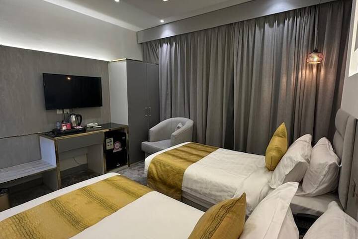 Room 8 of 43