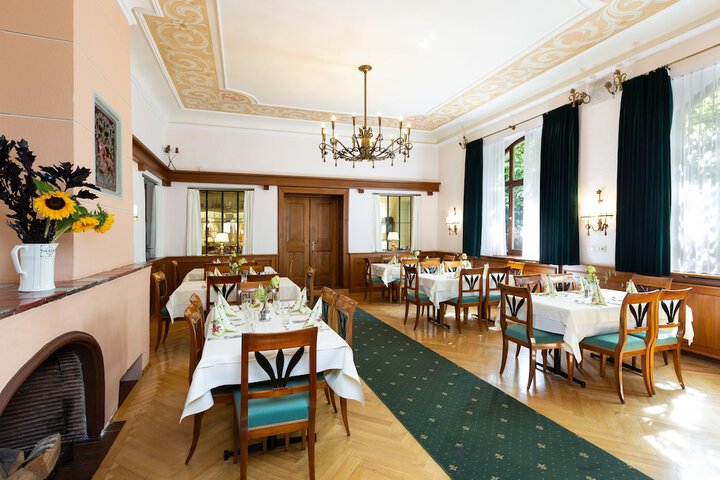 Dining 92 of 107