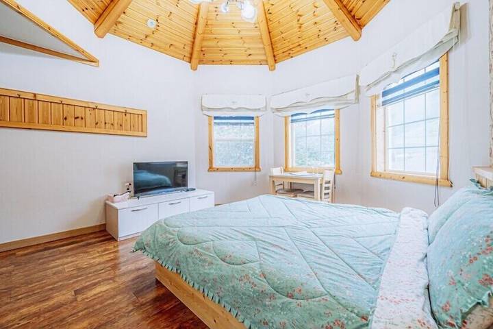Room 2 of 83