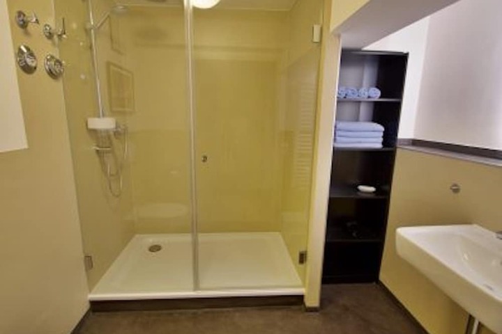 Room 52 of 72