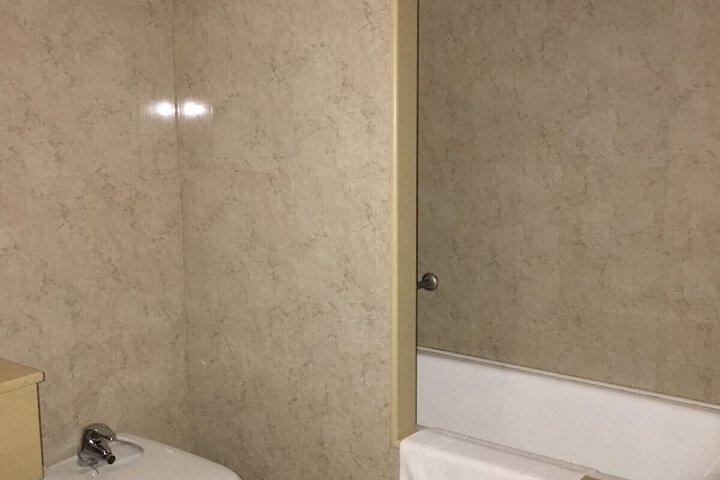 Room 10 of 17
