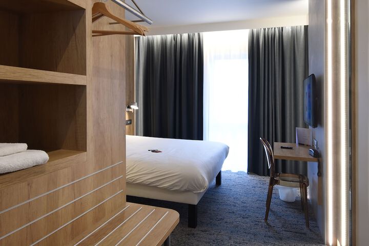 Room 6 of 78