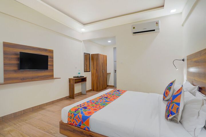 Room 14 of 28