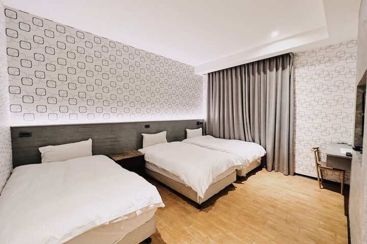 Room 6 of 11