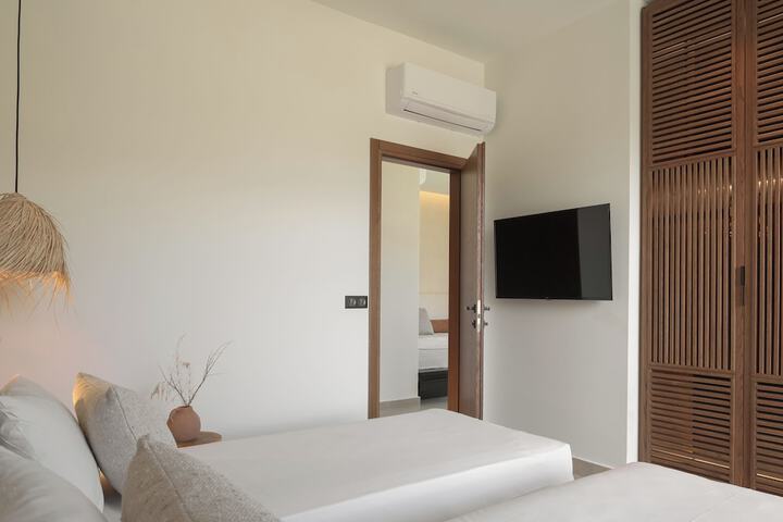 Room 53 of 195