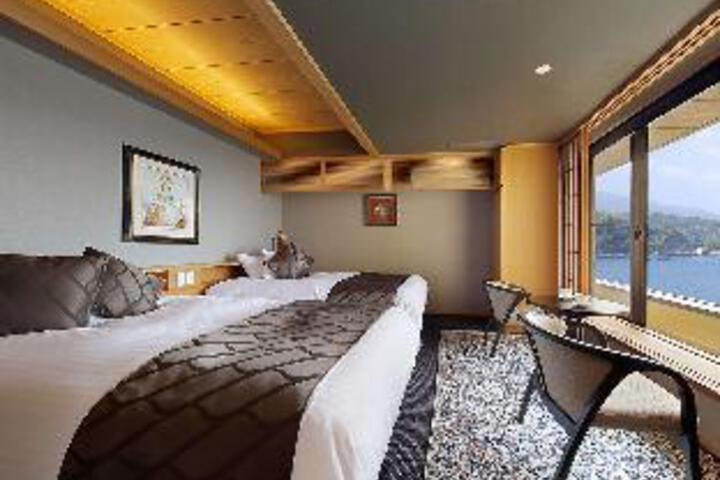 Room 1 of 19