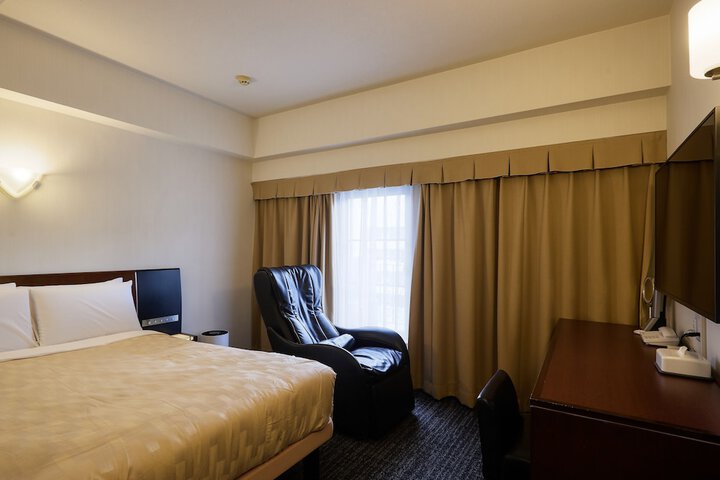 Room 17 of 76