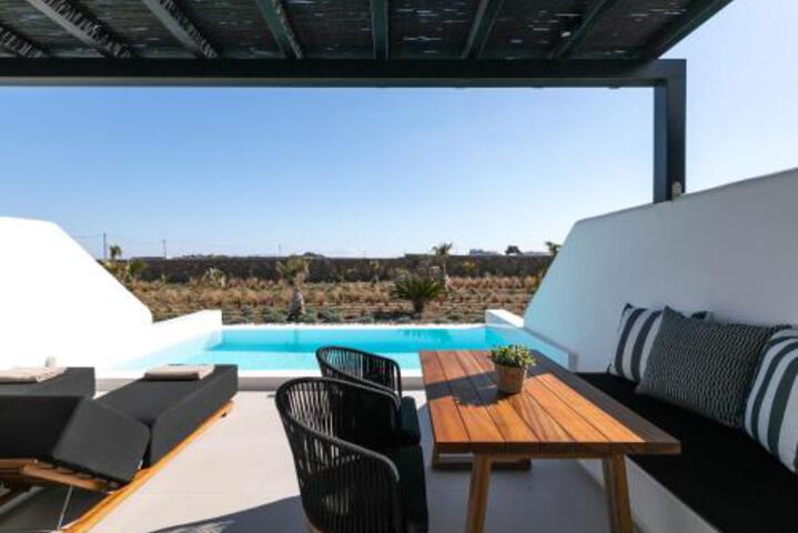 Terrace/Patio 2 of 3