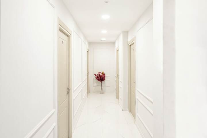 Ballroom/Hall 16 of 17