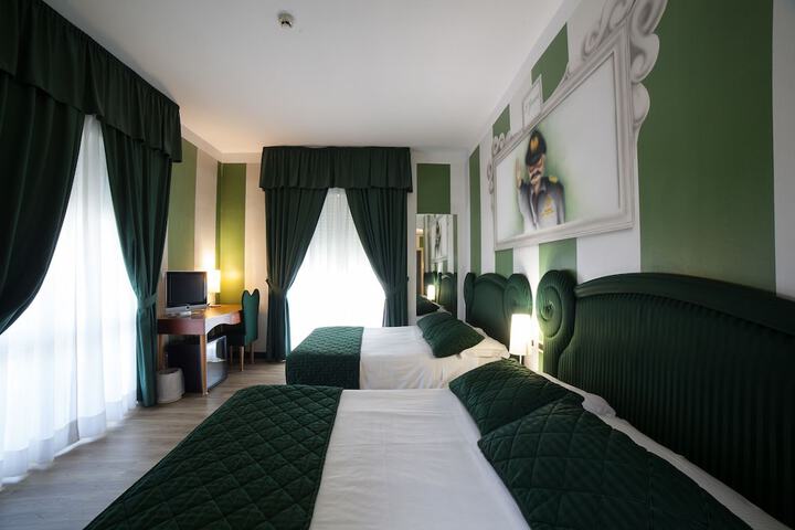 Room 16 of 34