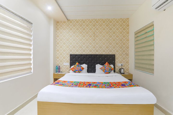 Room 17 of 27