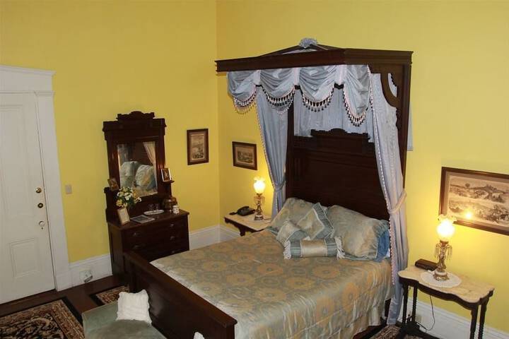 Room 25 of 109