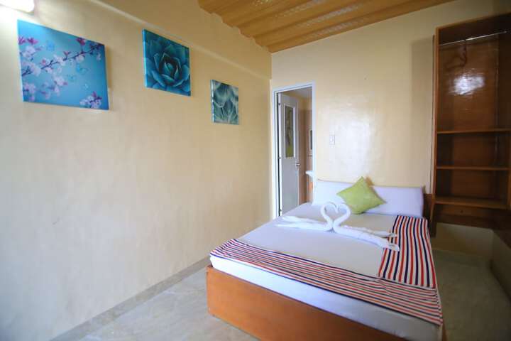 Room 8 of 118