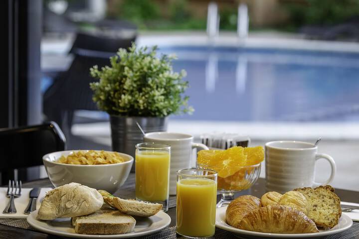 Breakfast/Coffee Service 44 of 77
