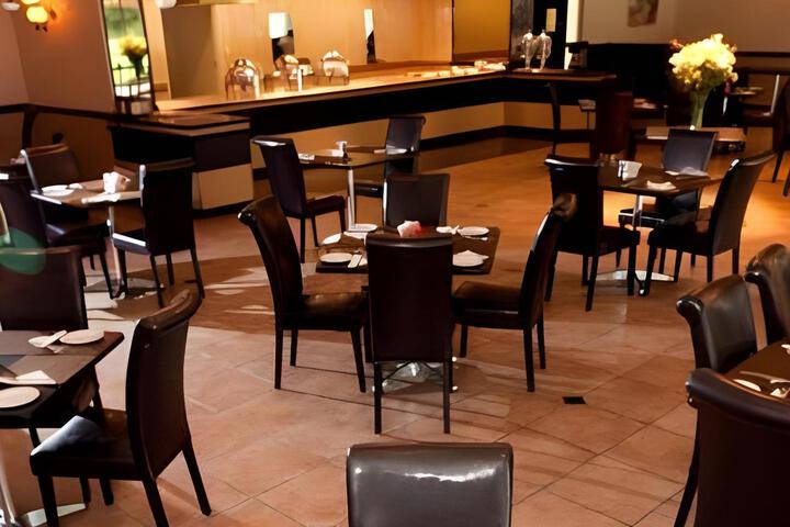 Dining 2 of 10