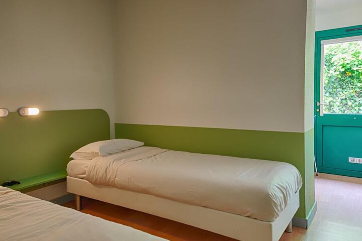 Room 11 of 22