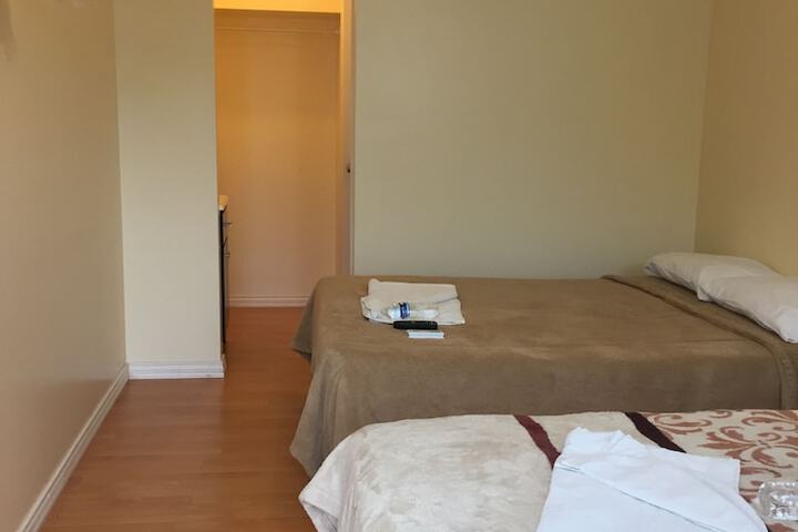 Room 2 of 10