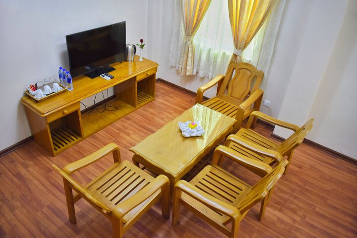 Room 8 of 38