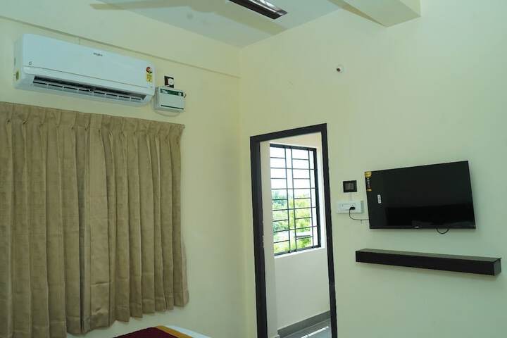 Room 5 of 11