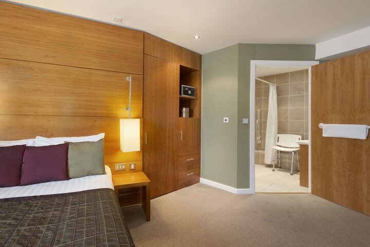 Room 5 of 40