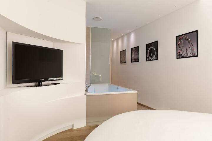 Room 20 of 104