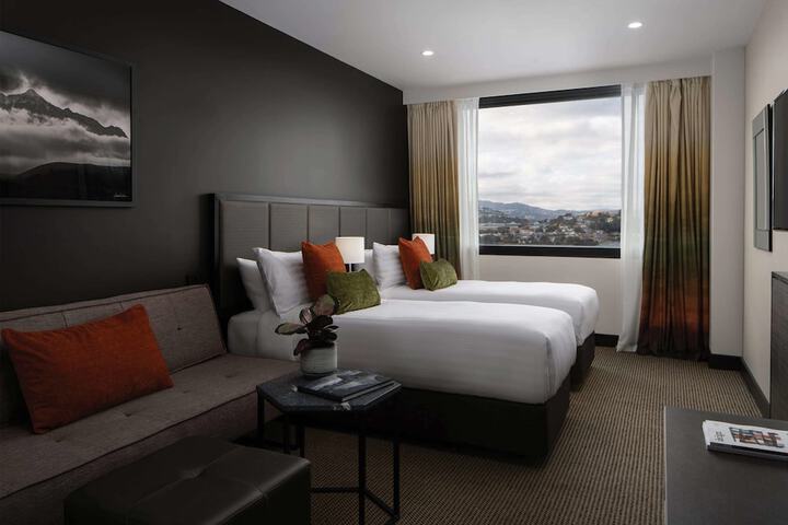 Room 16 of 76