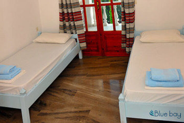 Room 12 of 22