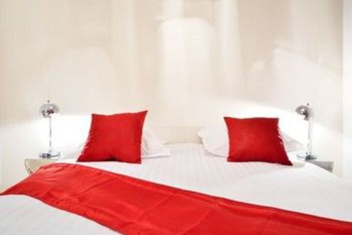 Room 5 of 6