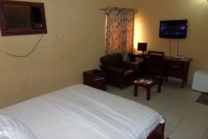 Room 9 of 20