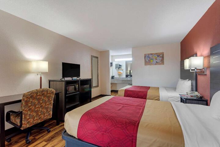 2 Double Beds (18 of 18)