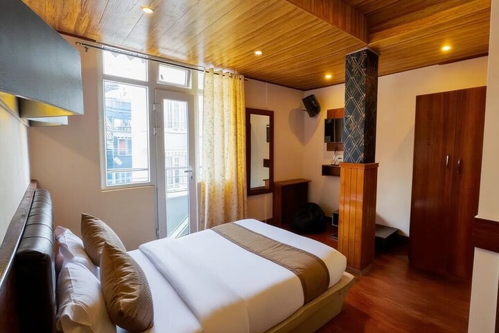 Room 7 of 18