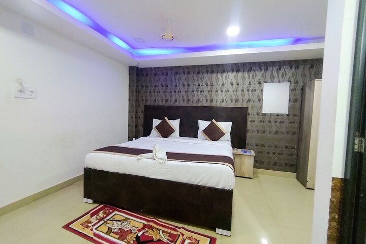 Room 9 of 18