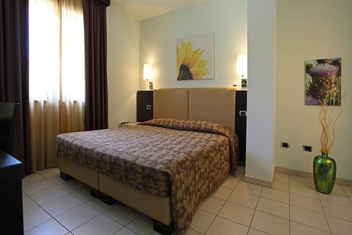 Room 4 of 48