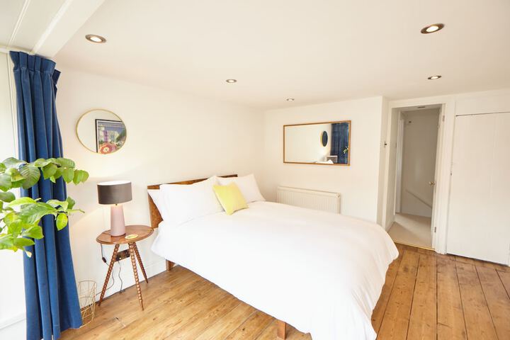 Room 10 of 28