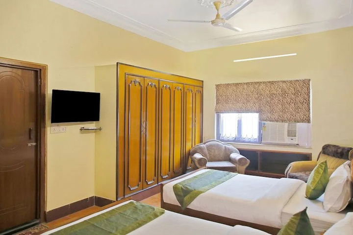 Room 2 of 20