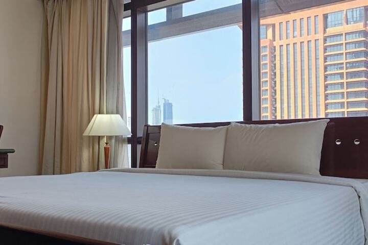 Room 16 of 28