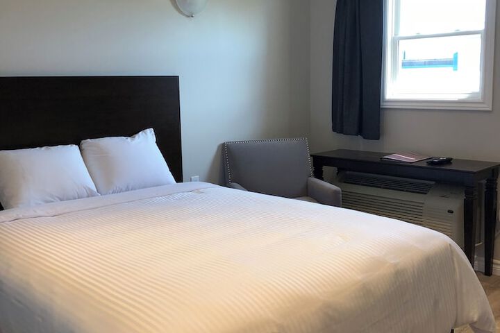 Room 4 of 12