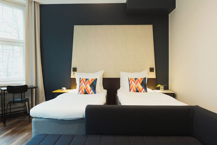 Room 42 of 90